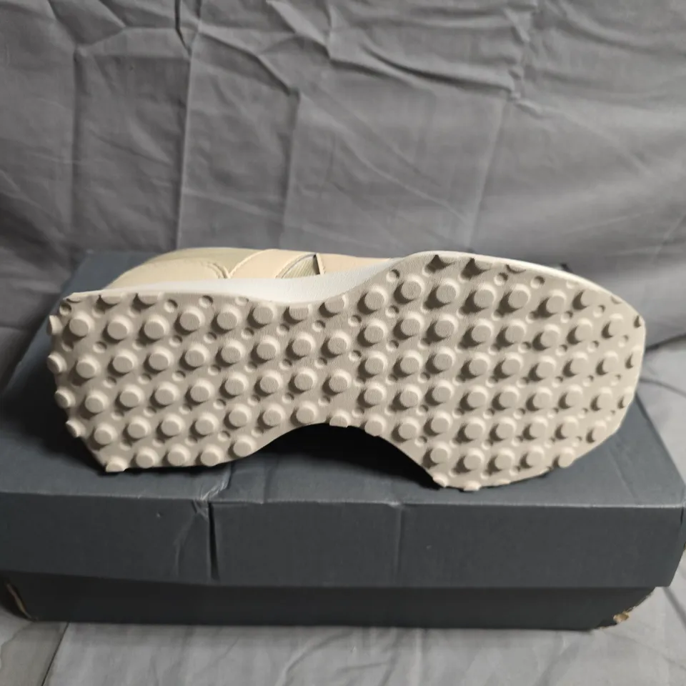 BOXED PAIR OF NEW BALANCE TRAINERS -  UK SIZE 4