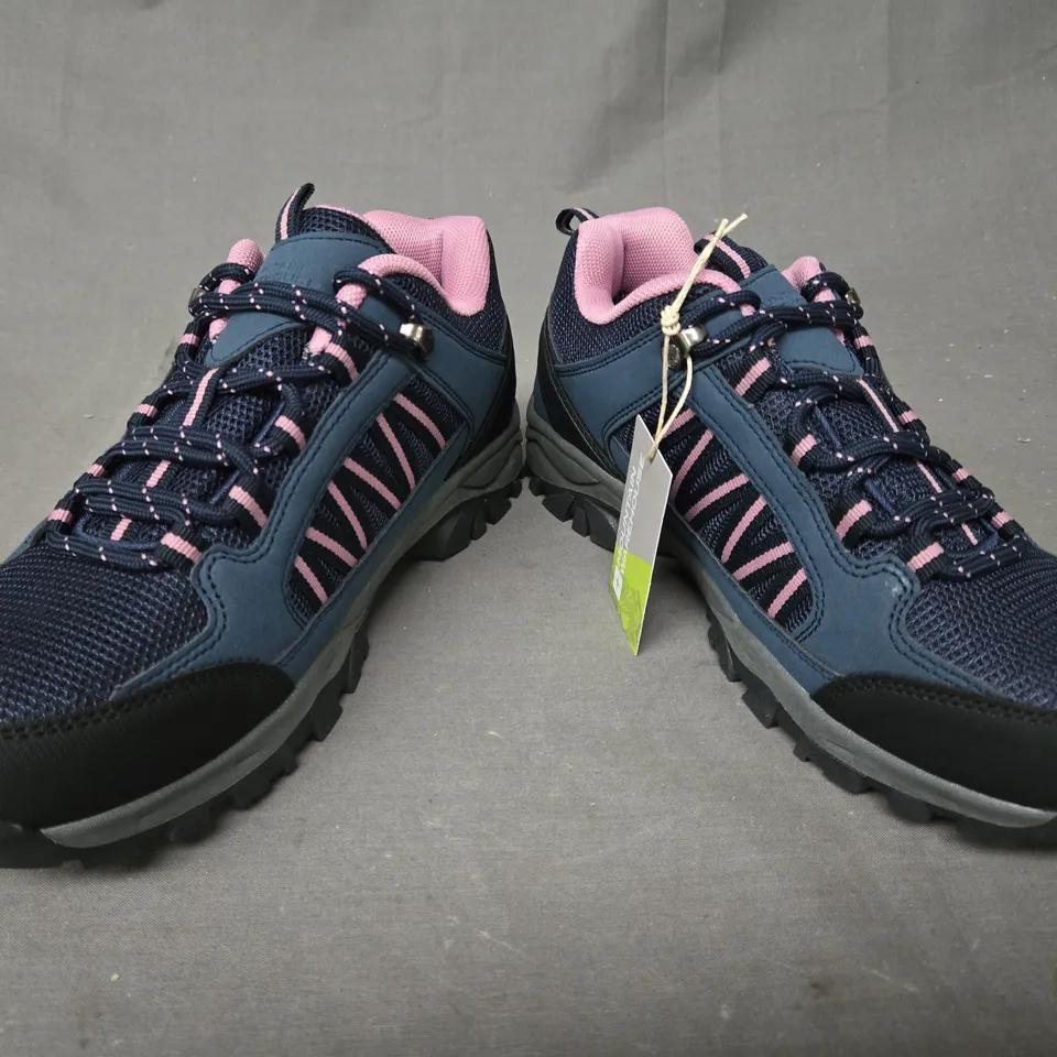 BOXED PAIR OF MOUNTAIN WAREHOUSE PATH WOMEN'S OUTDOOR WATERPROOF WALKING SHOES IN NAVY/BERRY UK SIZE 6