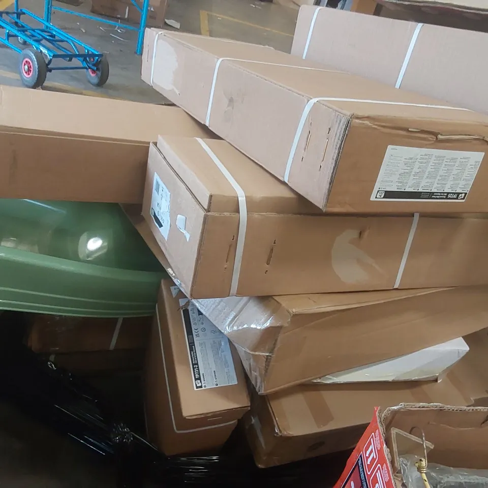 PALLET CONTAINING A LARGE QUANTITY OF ASSORTED ITEMS INCLUDING: PLUM CLIMBING FRAME PARTS ECT