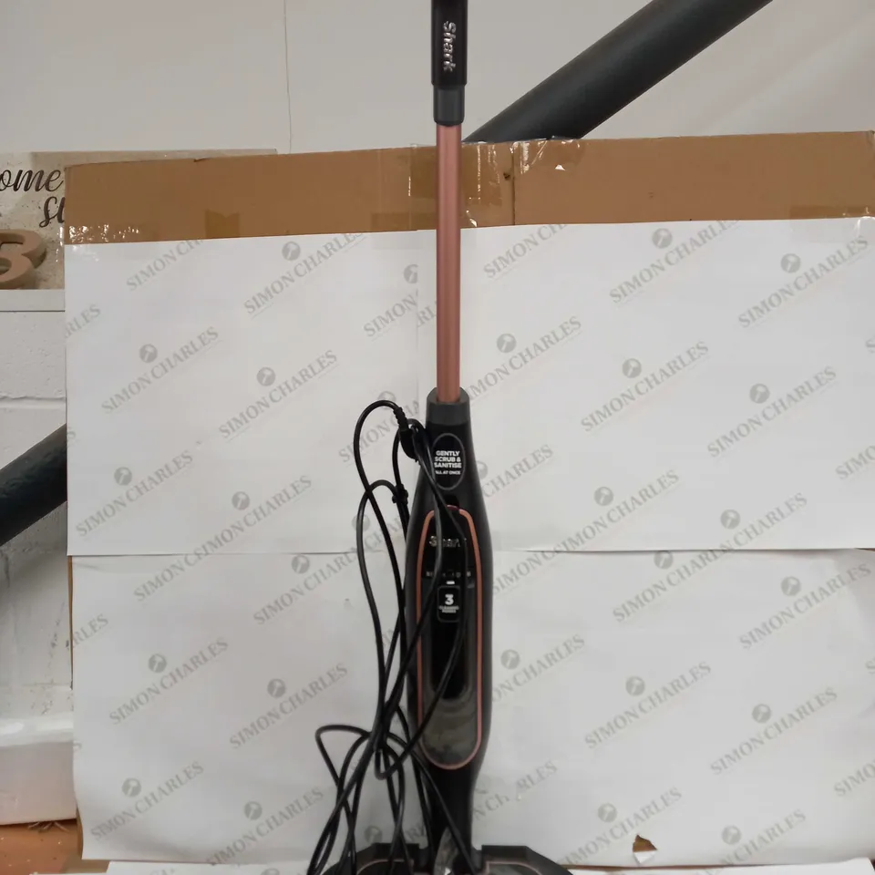 SHARK STEAM SCRUBBER WITH STEAM BLAST S7201 [COLLECTION ONLY]