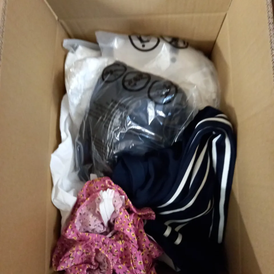 MEDIUM BOX OF ASSORTED CLOTHING ITEMS IN VARIOUS SIZES AND COLOURS