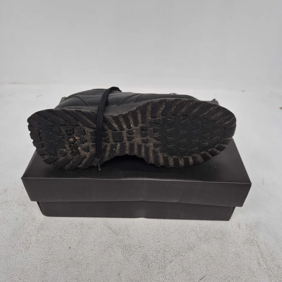 BOXED PAIR OF BOSS JONAH RUNNER TRAINERS IN BLACK - UK 12