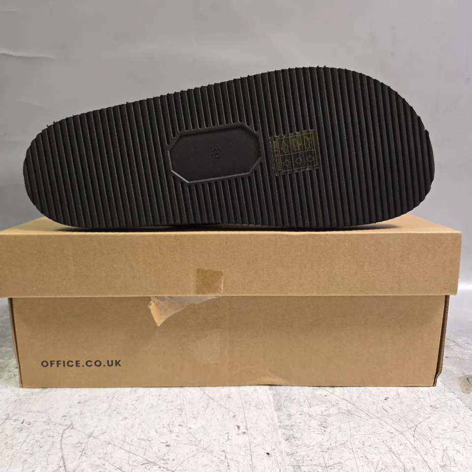BOXED PAIR OF OFFICE OPEN TOE SANDALS IN BLACK SIZE EU 39