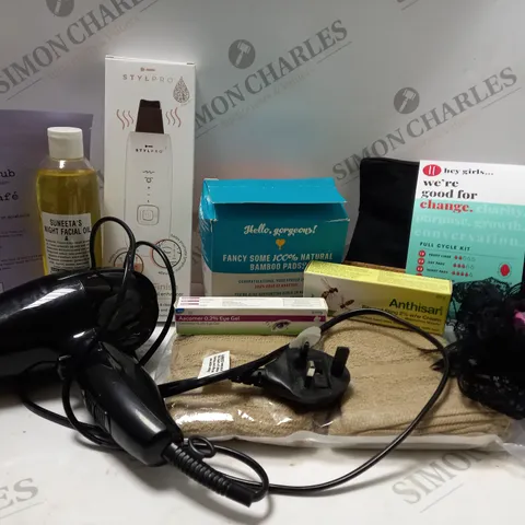 BOX OF APPROX 10 ASSORTED BEAUTY PRODUCTS TO INCLUDE SUNEETA'S NIGHT FACIAL OIL, STYLPRO FACIAL ENHANCER, ANTHISAN BITE CREAM, ETC