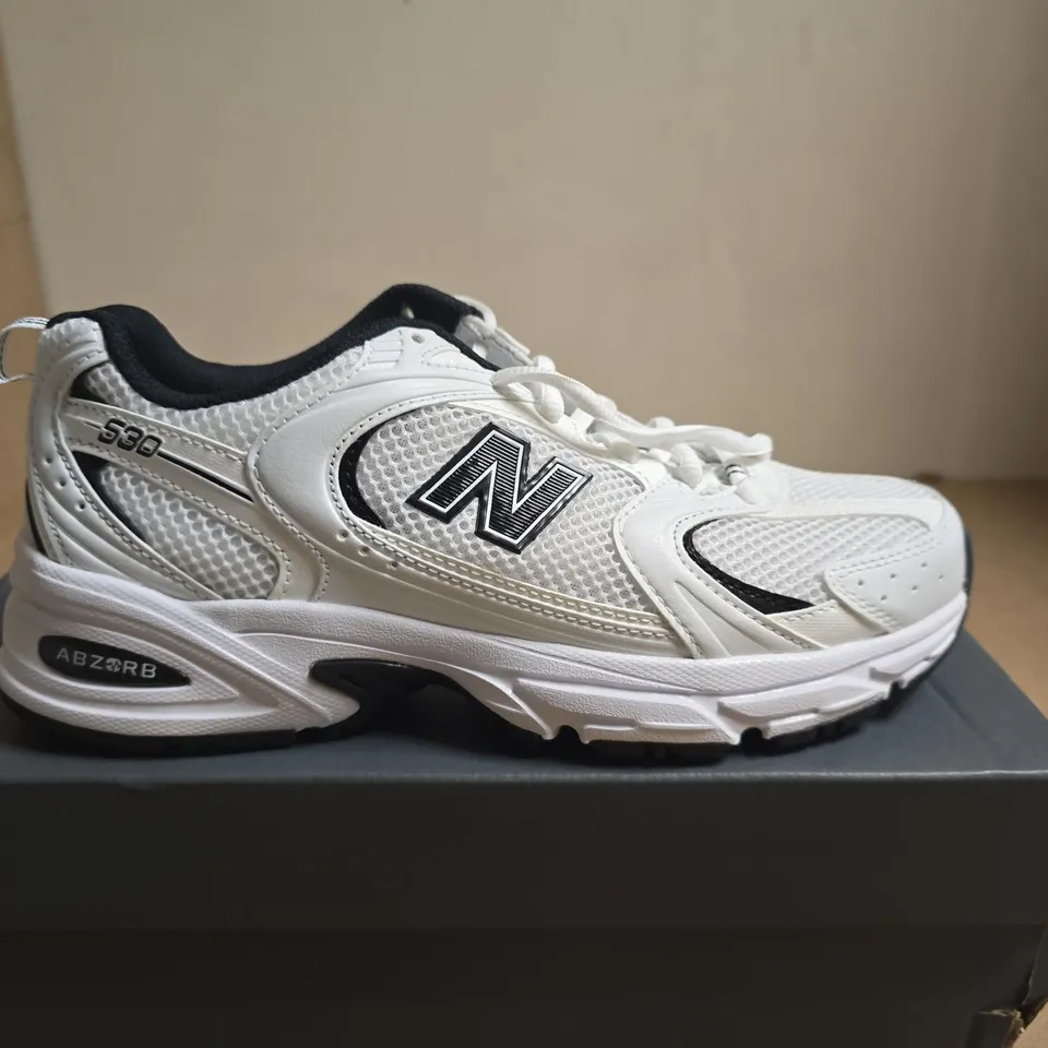 BOXED PAIR OF NEW BALANCE MR530 RUNNING SHOES – WHITE/BLACK, UK 5.5