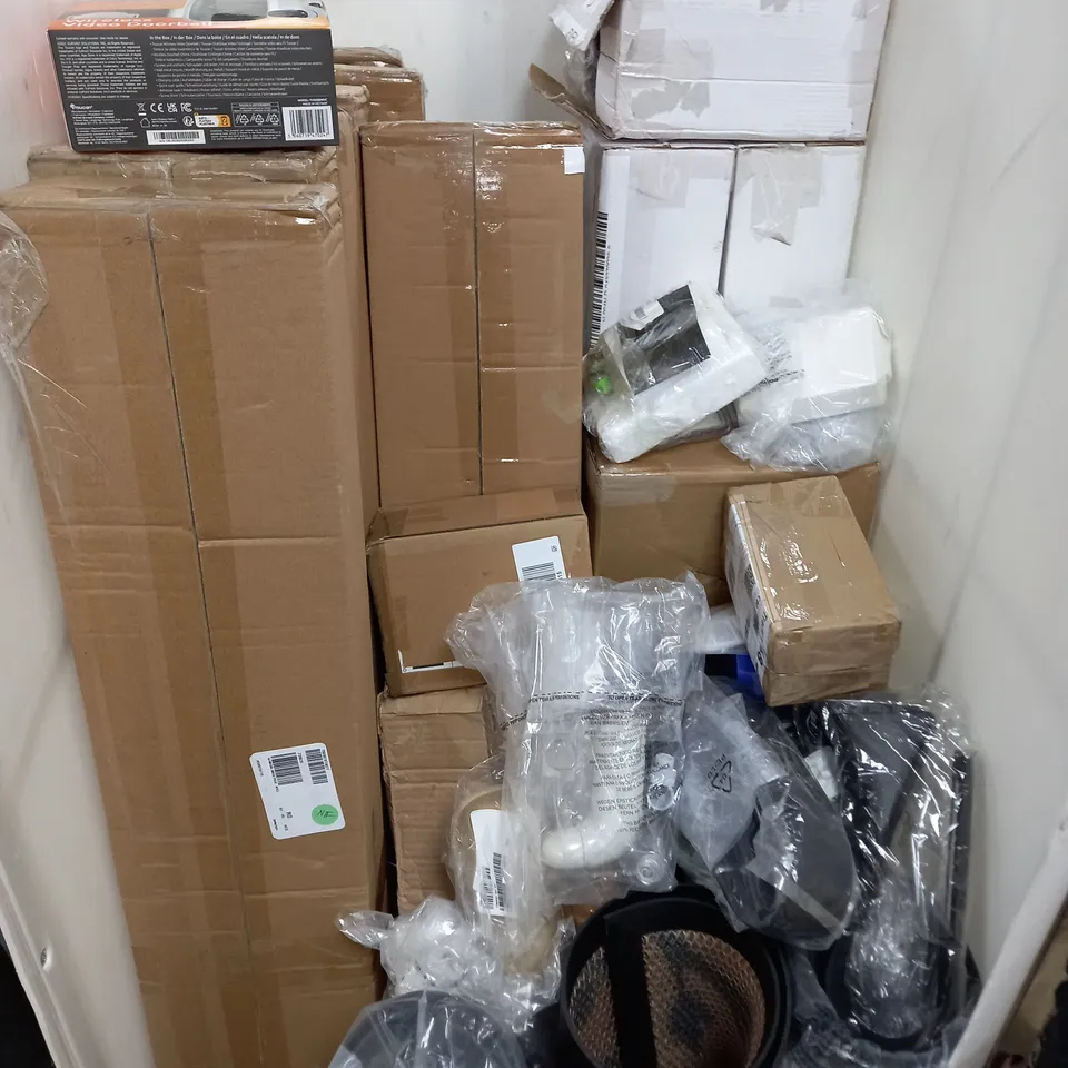 APPROXIMATELY 15 ASSORTED ITEMS TO INCLUDE VIDEO DOORBELL, ELECTRIC CAN OPENER, VEGETABLE CUTTER, ETC