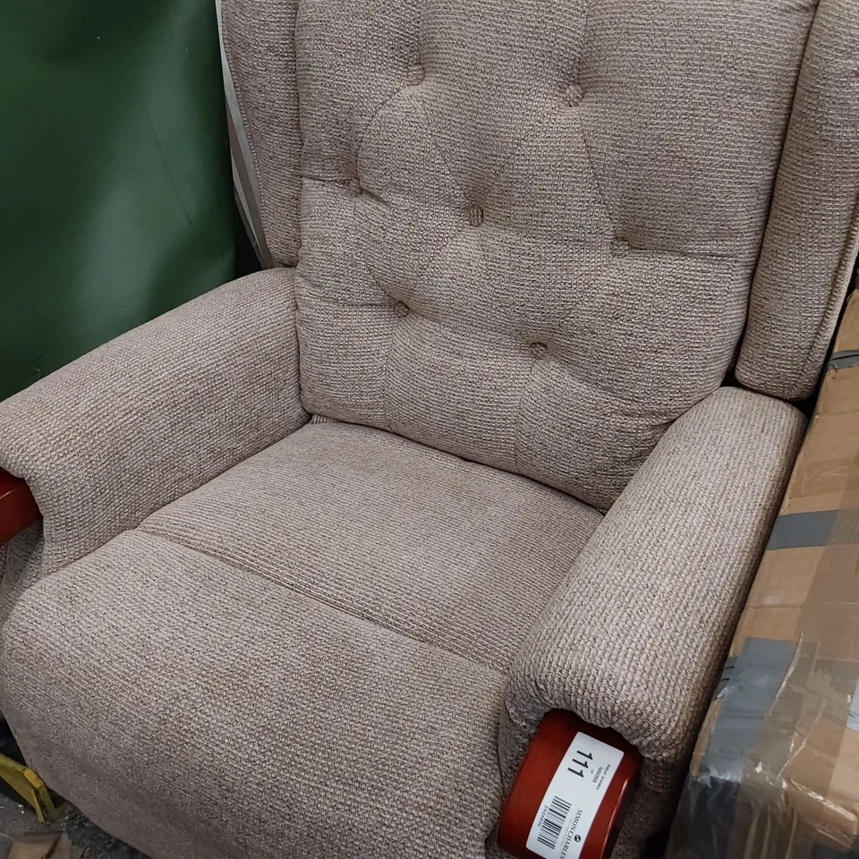 DESIGNER POWER RECLINING EASY CHAIR WITH EXPOSED WOODEN ARMS LIGHT CARAMEL FABRIC 