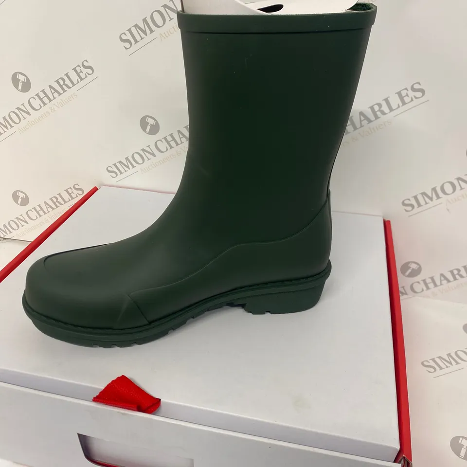 BOXED PAIR OF FITFLOP WELLIES SIZE 5