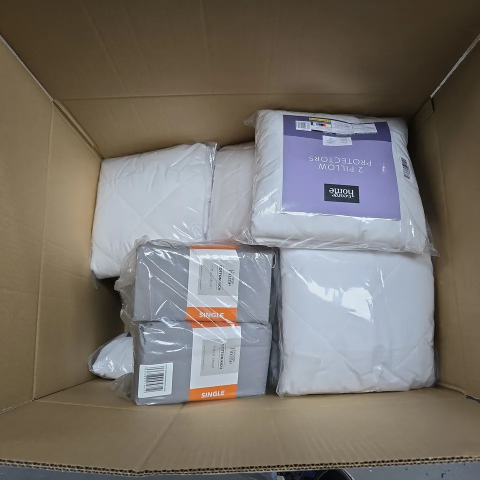 BOX OF APPROXIMATELY 12 ASSORTED BEDDING & SOFT FABRICS ITEMS TO INCLUDE PILLOW PROTECTORS ANF FITTED SHEETS - COLLECTION ONLY 