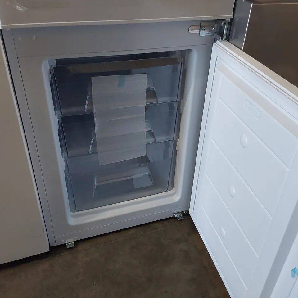SIA RFI104 70/30 INTEGRATED FRIDGE FREEZER - UNPROCESSED RAW RETURN