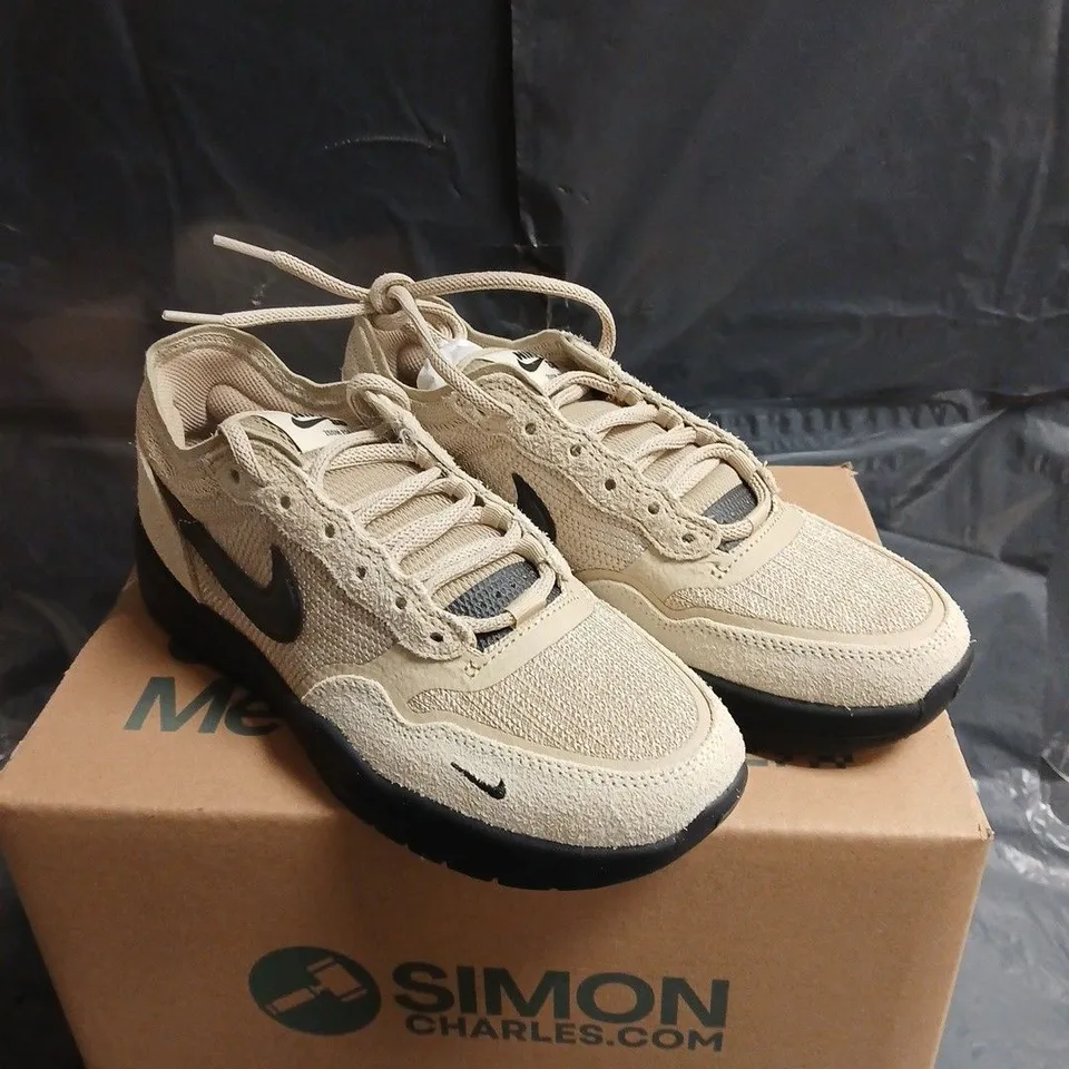 NIKE SNEAKERS – BEIGE MESH & SUEDE, BLACK SWOOSH – MEN'S FLYKNIT UK 5