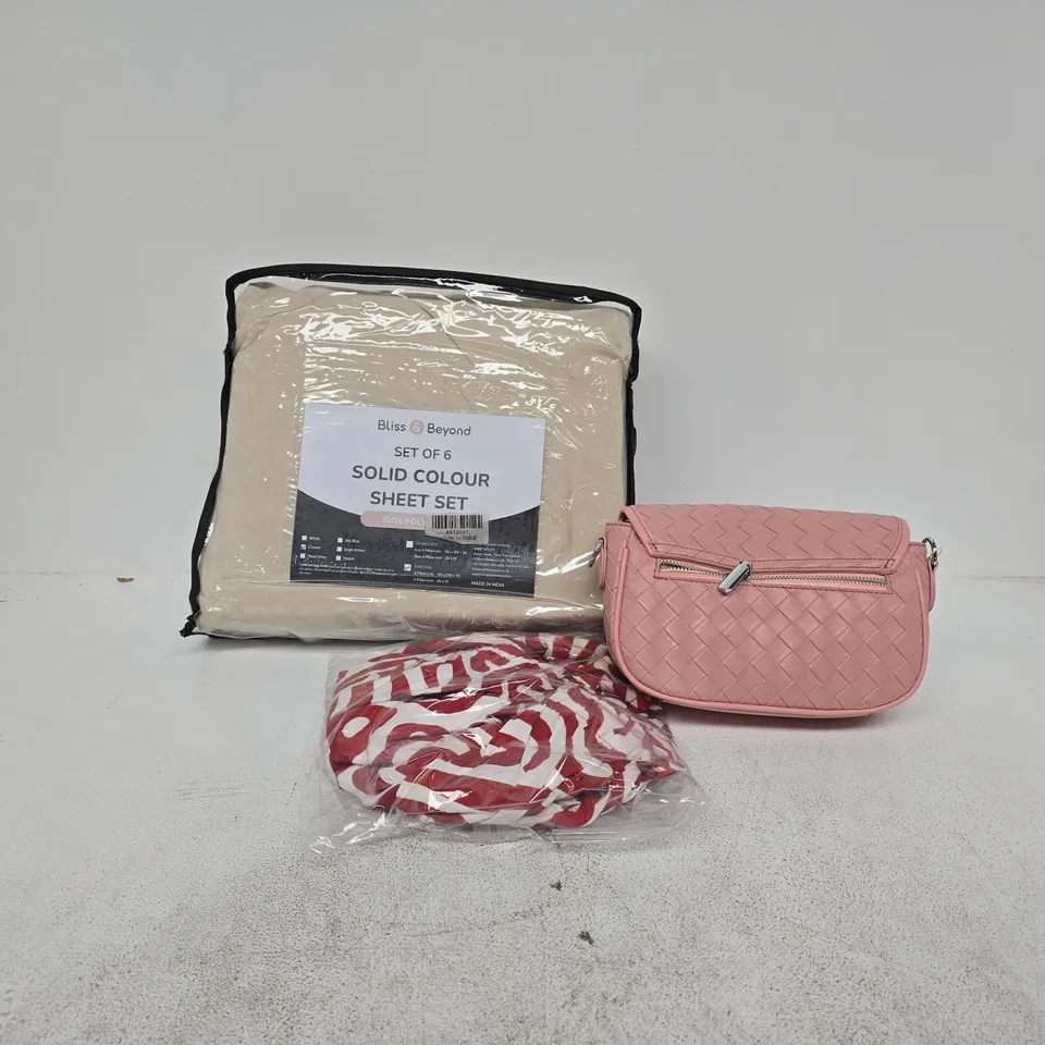 BOX OF APPROXIMATELY 20 ASSORTED HOUSEHOLD ITEMS TO INCLUDE BEDDING, CLOTHES ETC