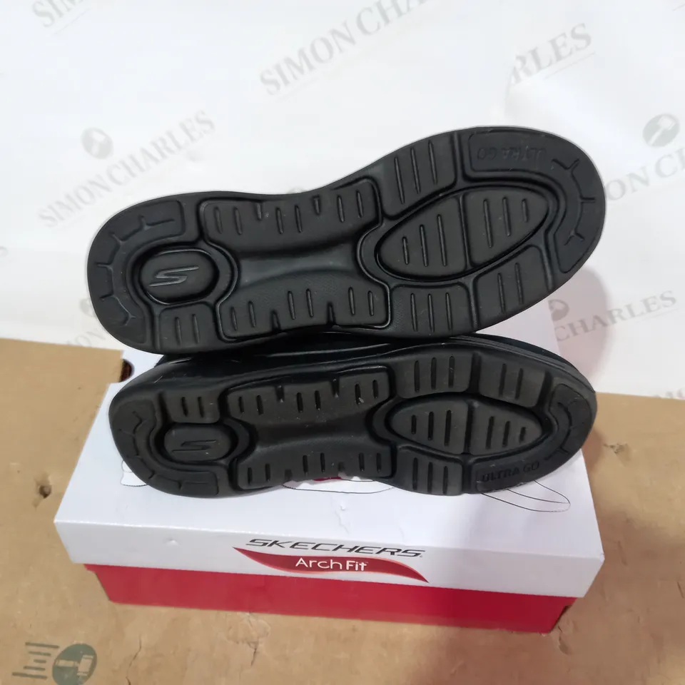 BOXED PAIR OF SKECHERS - SIZE 7