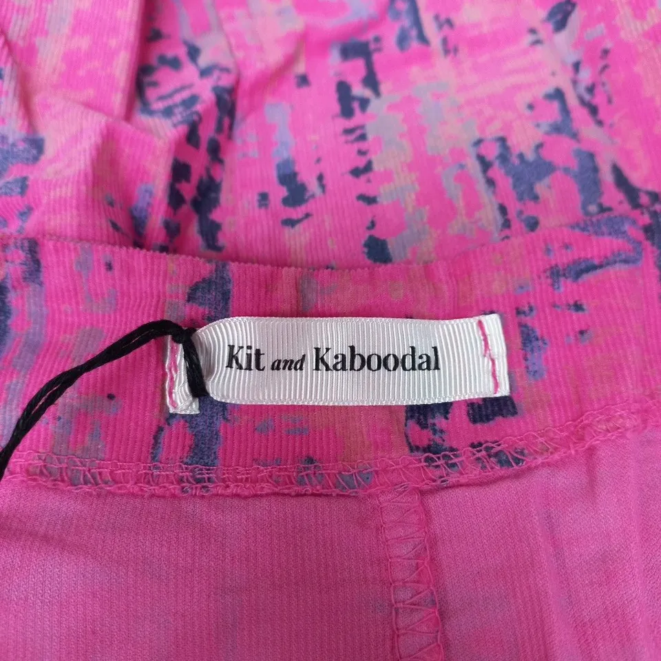 KIT AND KABOODAL FUCHSIA ABSTRACT PRINT TOP – ONE SIZE UK 8–20
