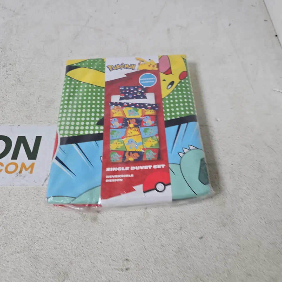 BOX OF APPROXIMATELY 15 ASSORTED ITEMS TO INCLUDE: POKEMON SINGLE DUVET SET