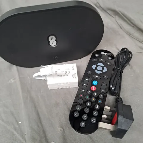 APPROXIMATELY 15 ASSORTED ELECTRICAL PRODUCTS TO INCLUDE EE HUB, REMOTE CONTROLS AND POWER CABLES