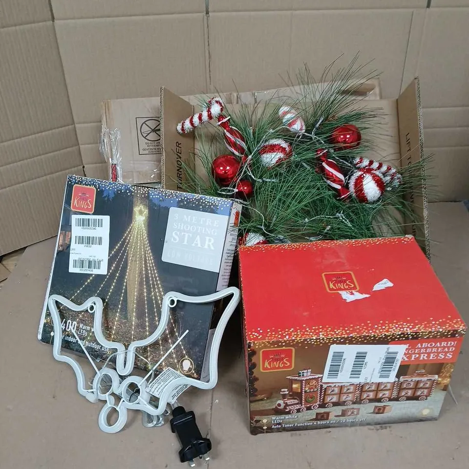 BOX OF APPROXIMATELY 5 ASSORTED HOUSEHOLD ITEMS TO INCLUDE - HOLLY WALL MOUNTED LIGHT - GINGERBREAD EXPRESS TRAIN DECORATION - CANDY CANE WREATH - ETC 