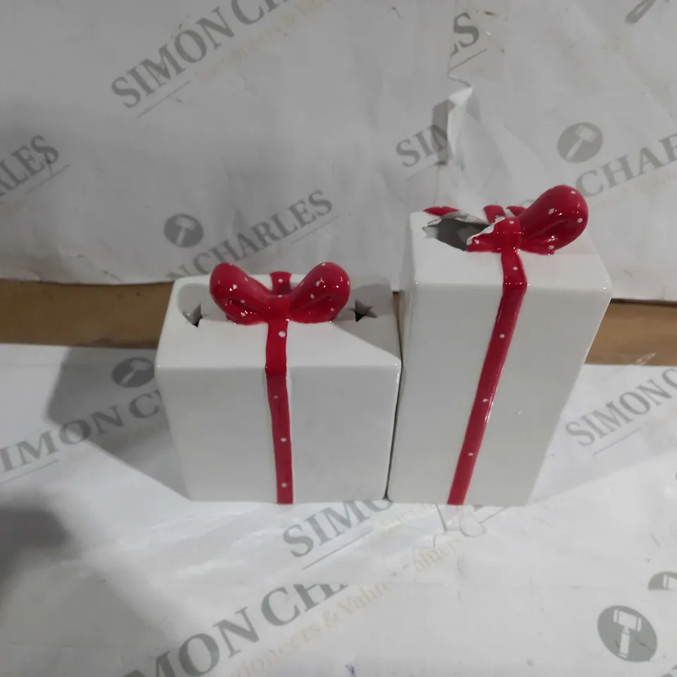 FESTIVE 2 CERAMIC PRESENTS