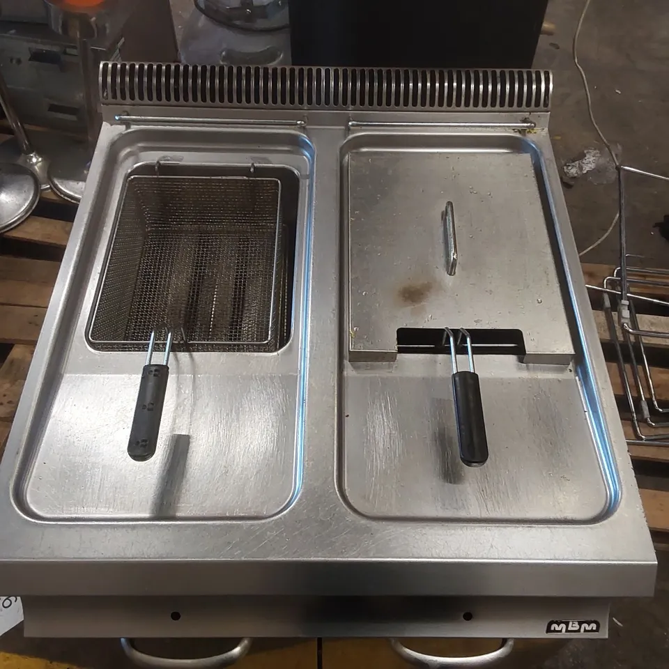 MBM COMMERCIAL TWIN TANK GAS FRYER
