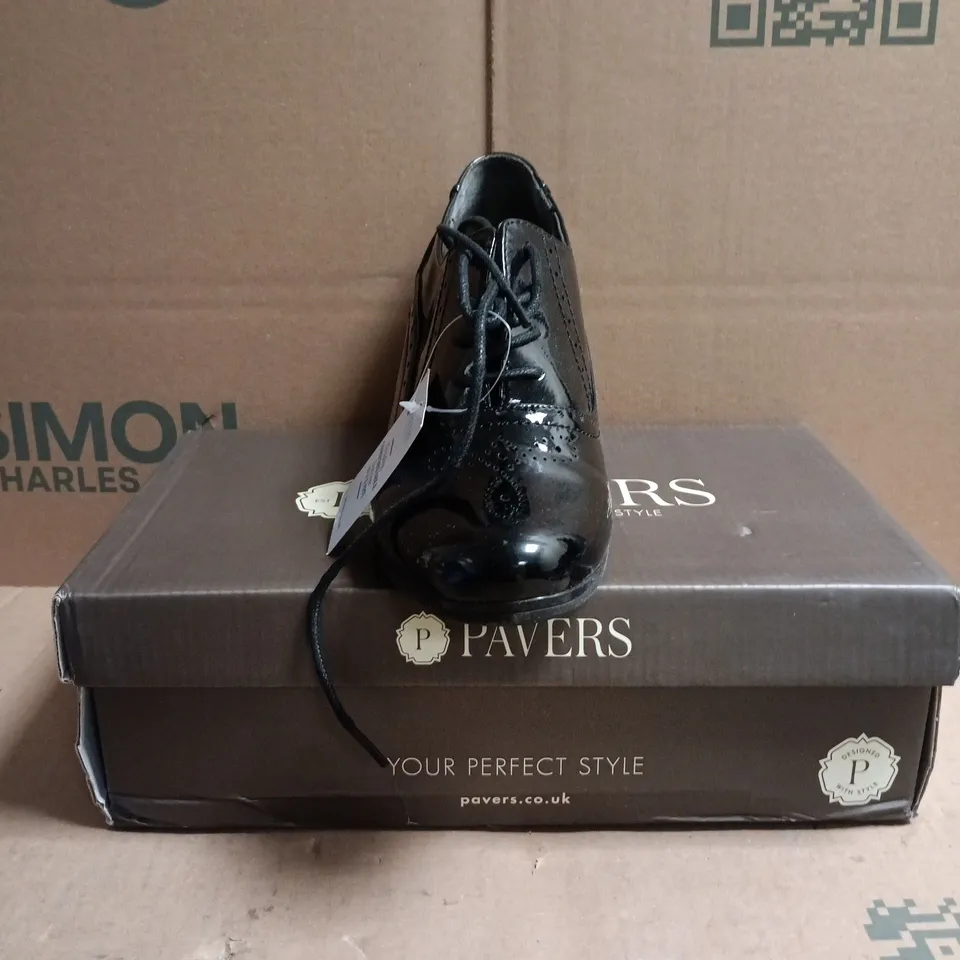 PAVERS BLACK PATENT LEATHER LACE-UP SHOES – UK 6 (EU 39)