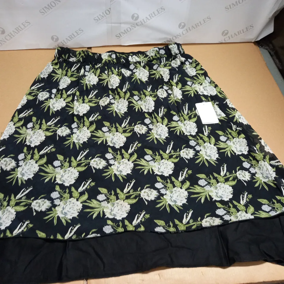 TAMSY BLACK FLORAL REVERSIBLE SKIRT - L