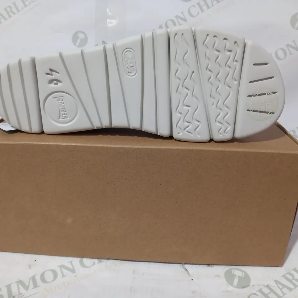 BOXED PAIR OF CAMPER ORUGA SANDALS IN GREEN EU SIZE 40