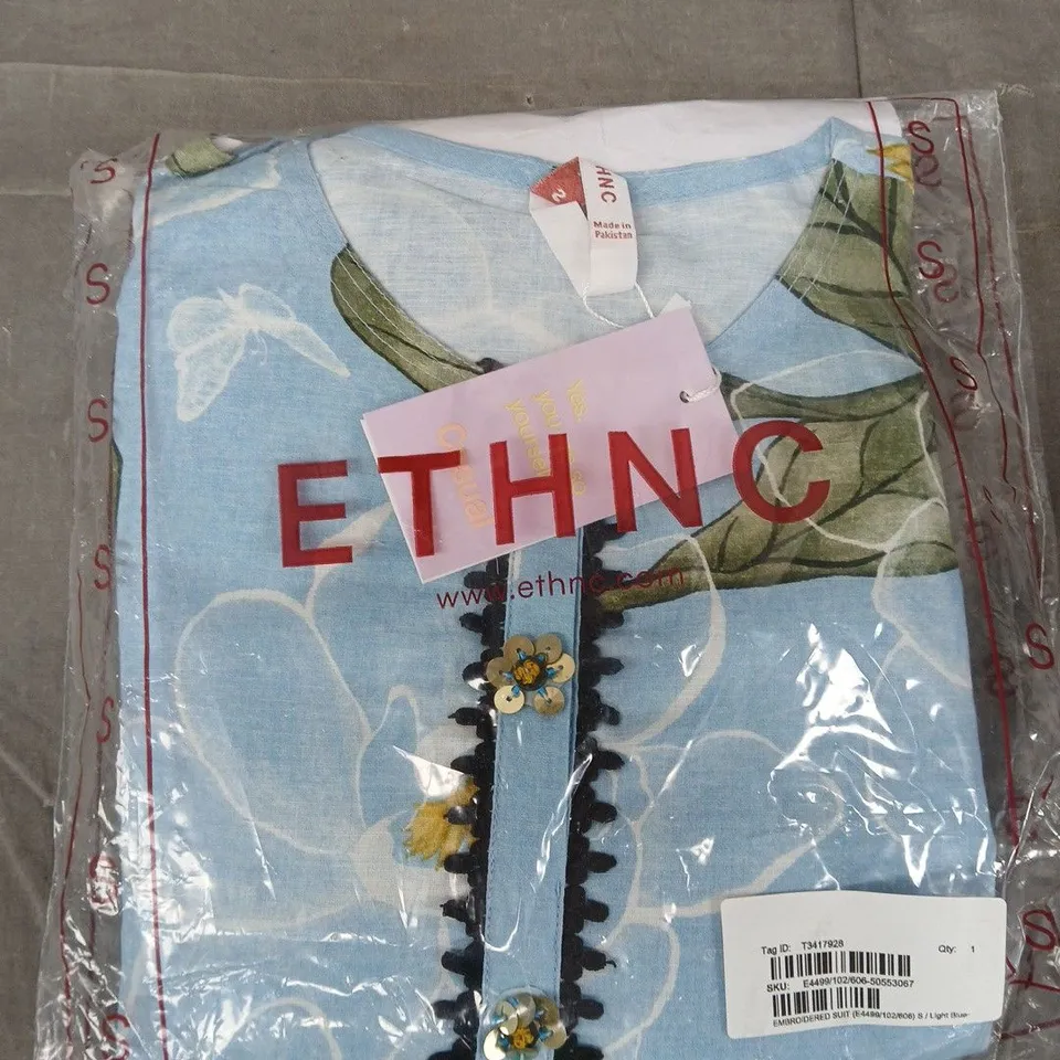 BAGGED ETHNC NATURE EMBROIDED SUIT IN BLUE MULTI - SMALL