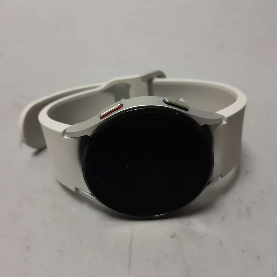 SAMSUNG GALXY WATCH IN WHITE - SMR865F
