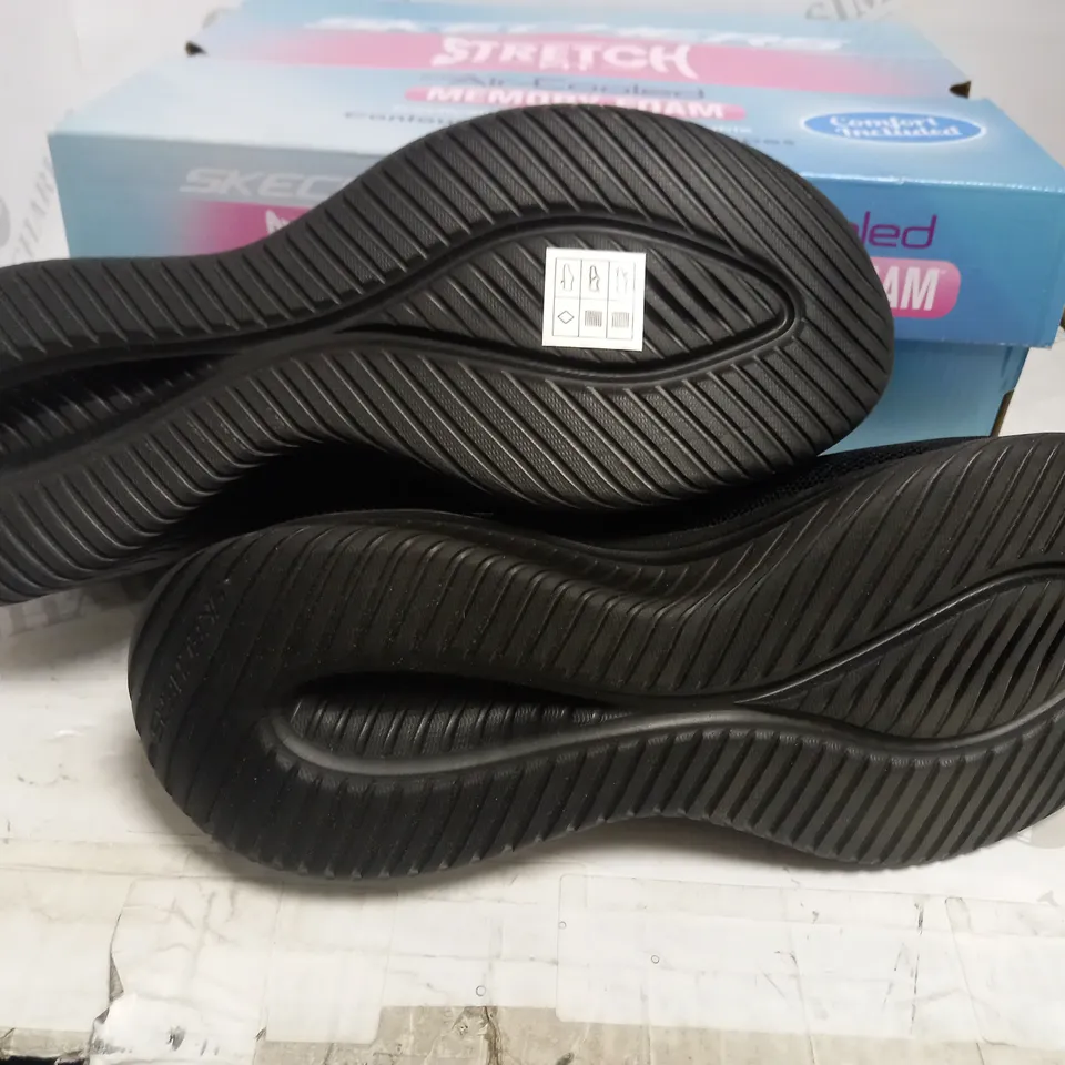 UK10 SKECHERS AIR COOLED MEMORY FOAM TRAINERS BLACK
