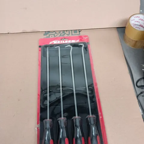 5-PIECE HOOK AND PICK SET WITH RED/BLACK HANDLES