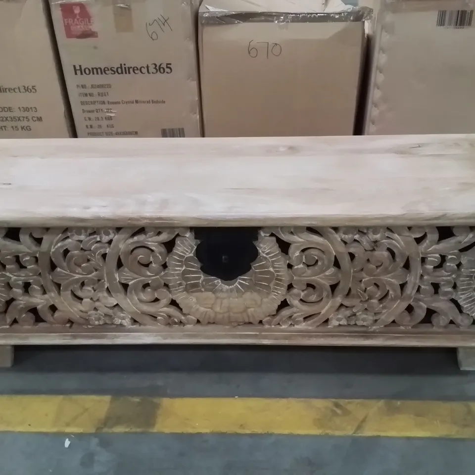 BRAND NEW HOMESDIRECT365 STYLISH HAND CARVED BEDROOM TRUNK BOX