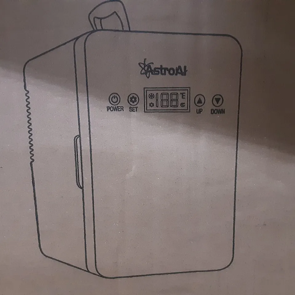 BOXED ASTRO 10L TEMPERATURE CONTROL MINI FRIDGE IN WHITE . NO POWER CORD