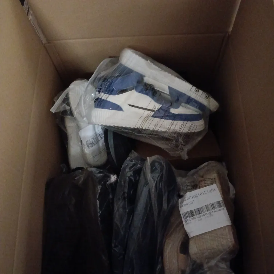 BOX OF APPROXIMATELY 20 ASSORTED FOOTWEAR ITEMS TO INCLUDE TRAINERS, SANDALS ETC