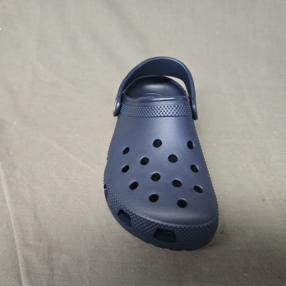 CROCS CLASSIC KID S CLOG SANDAL WITH BACK STRAP IN NAVY - UK J3