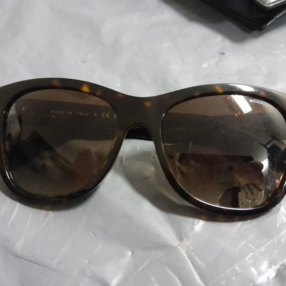 BOXED CHANEL PATTERNED BROWN GLASSES 