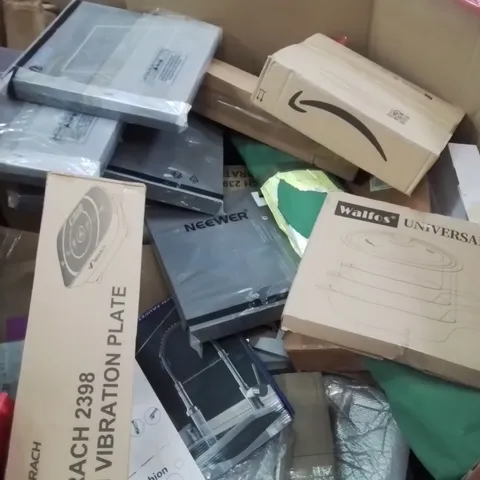 PALLET CONTAINING VARIOUS ASSORTED BOXED HOUSEHOLD ITEMS TO INCLUDE: MINI VIBRATION PLATE, MIXER TAP, SAUCEPAN LID, TELEPROMPTER GLASS AND LOTS MORE UNMARKED BOXED ITEMS