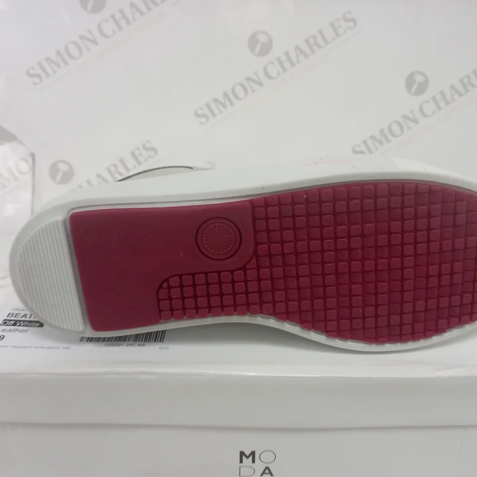 BOXED PAIR OF MODA IN PELLE BEATRYCE HIGH TOP TRAINERS SIZE EUR 39