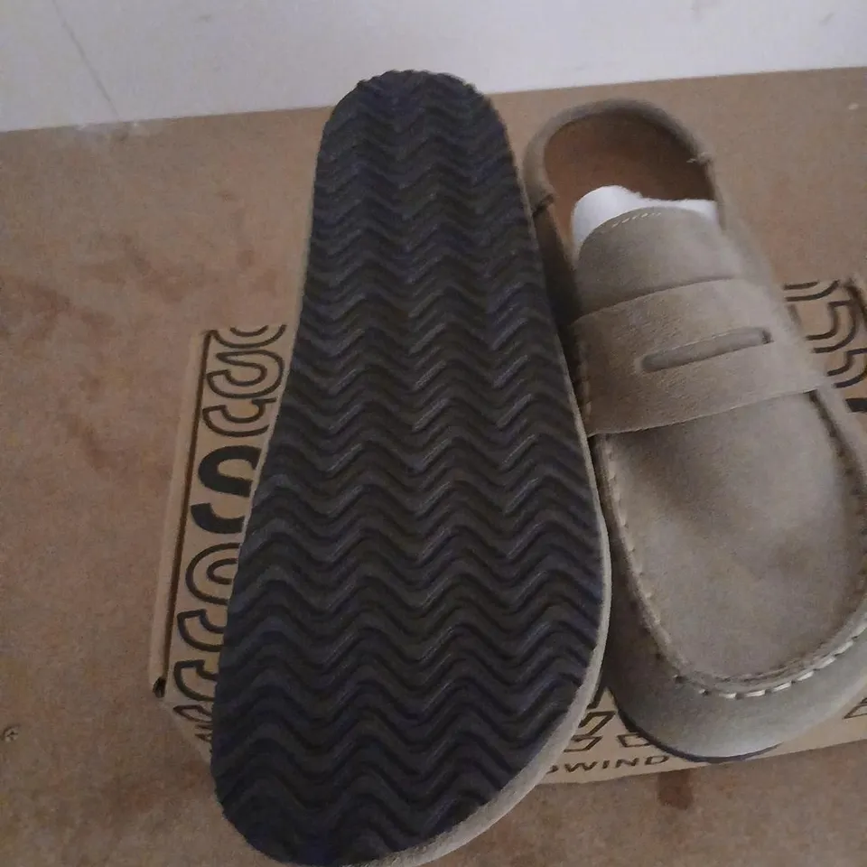 SNOWWIND CLOGS – TAUPE SUEDE, UK 5 (EU 38)