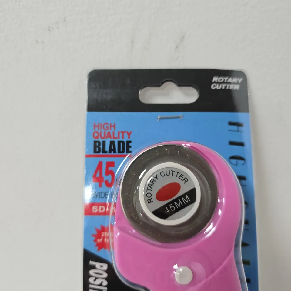 ROTARY CUTTER 45MM – PINK HANDLE