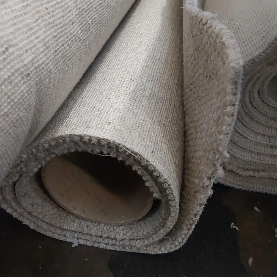 ROLL OF QUALITY HEATHCOTE BOUCLE CARPET // SIZE: APPROX 5 X 1.62m