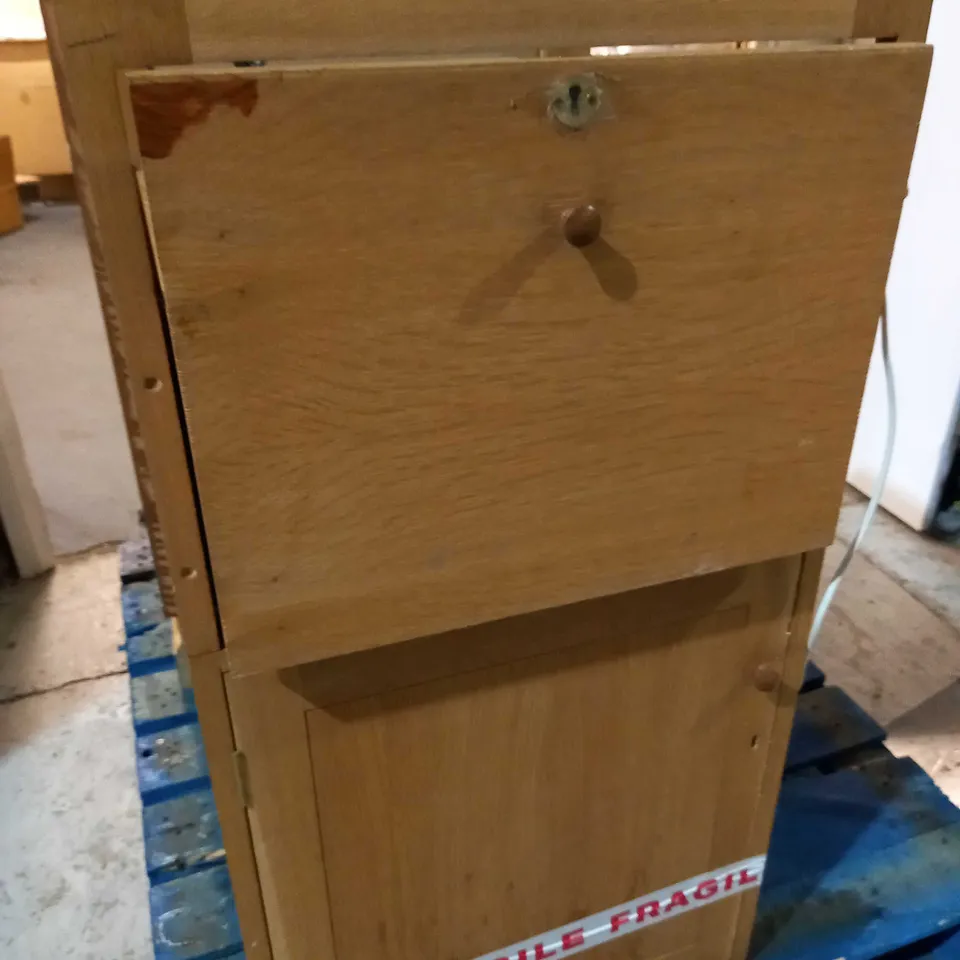 GLASS DISPLAY CABINET