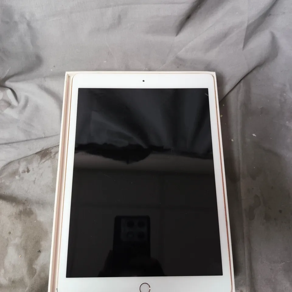 APPLE IPAD (10TH GENERATION) WI‑FI 256GB – SILVER – BOXED