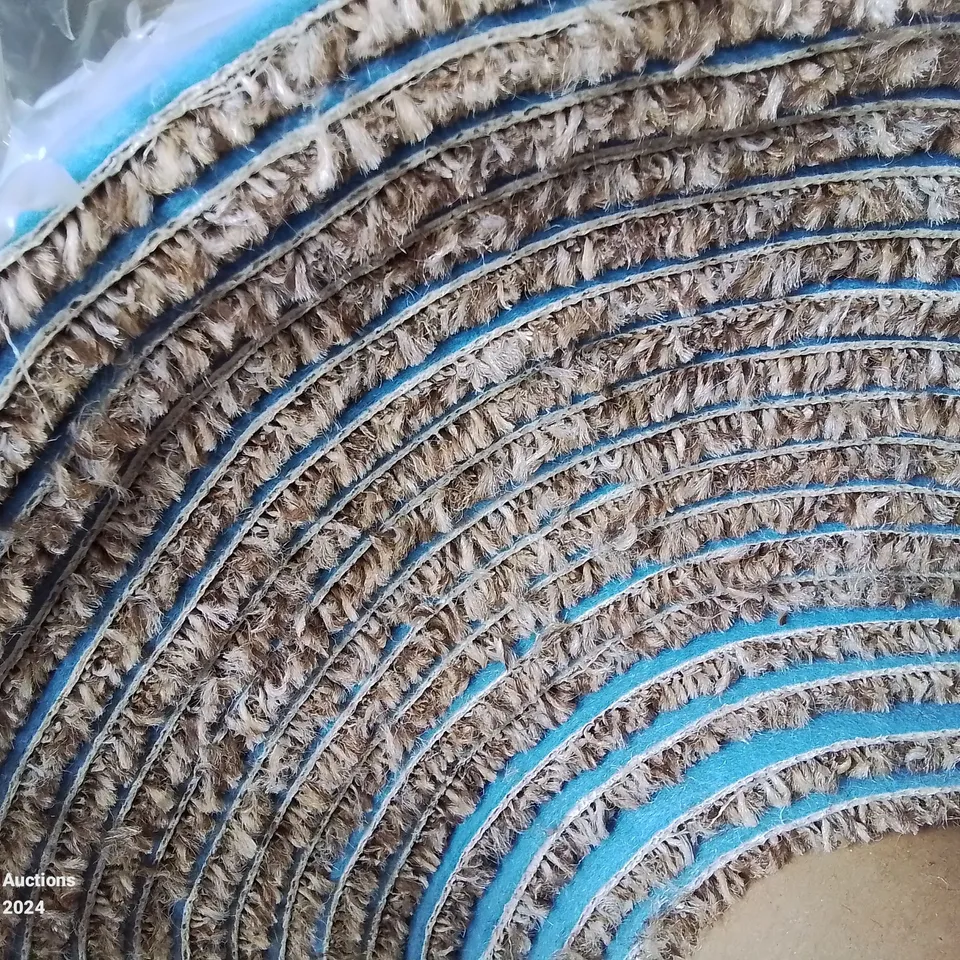 ROLL OF QUALITY B.SUPERTWIST 5M BLUE FELT AFRICAN PLAIN 83 APPROXIMATELY 16.5M L X 5M W CARPET 
