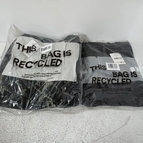 APPROXIMATELY 20 ASSORTED CLOTHING ITEMS IN VARIOUS SIZES, COLOURS & STYLES TO INCLUDE CROPPED GRAPHIC SPORTY TEE, Y2K BOX FIT CREW KNIT, ETC