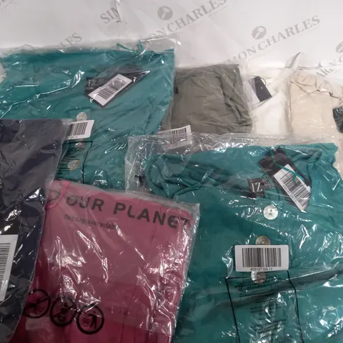 APPROXIMATELY 9 CLOTHING ITEMS INCLUDING DRESSES