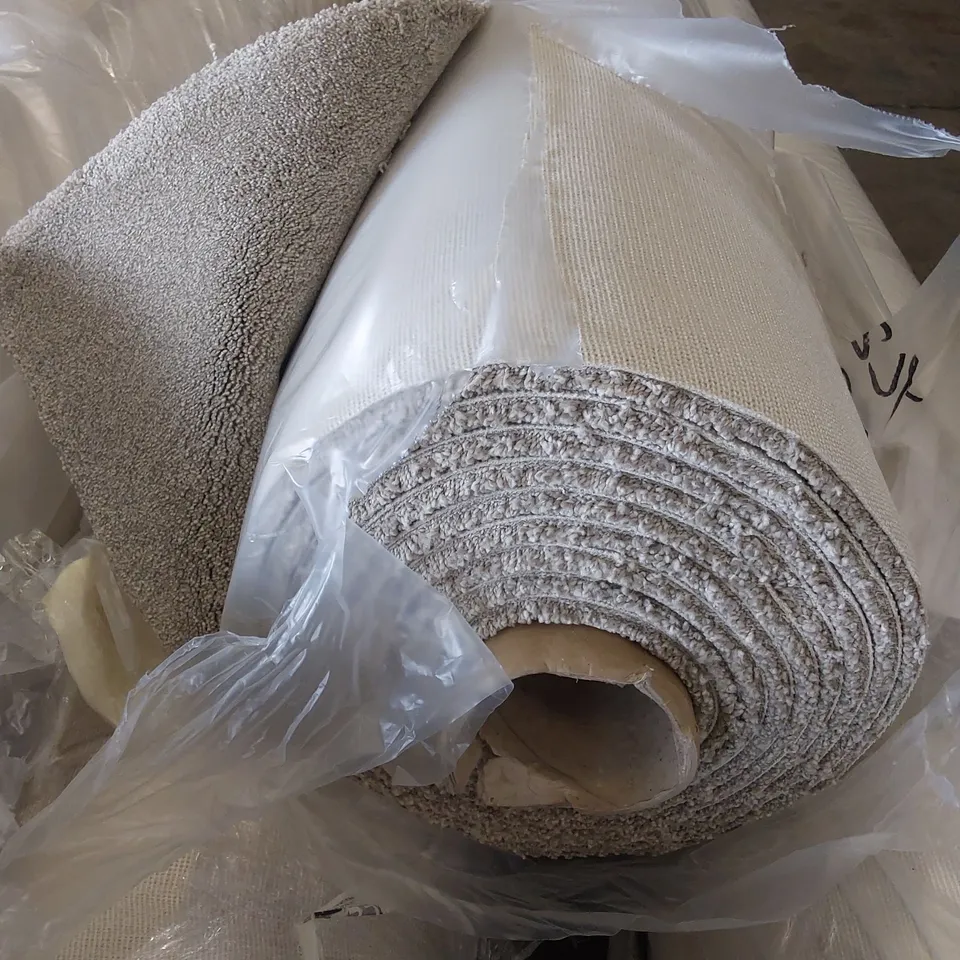 ROLL OF QUALITY EC HEARTLAND ULTRA BROADHEATH CARPET // APPROX SIZE: 5 X 7m