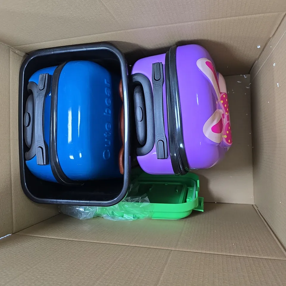 SET OF 2 CHILDREN'S CARRY-ON SUITCASES WITH ANIMAL FACES AND A PET FOOD CONTAINER