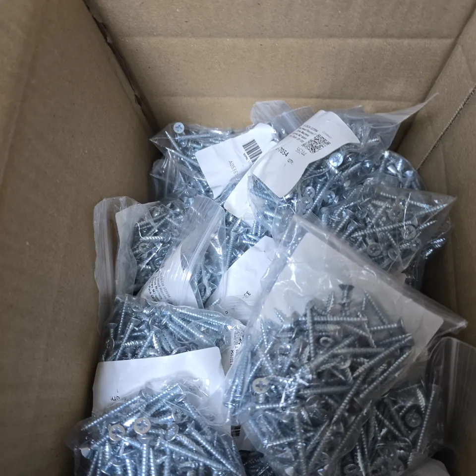 BOX OF APPROXIMATELY 30 PACKS OF PAN HEAD RECESS DRIVE MACHINE SCREWS 