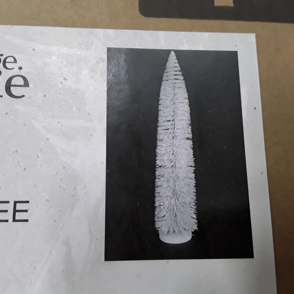 PALLET OF APPROXIMATELY 12 BOXED BRAND NEW 114CM SILVER TIPS TREES