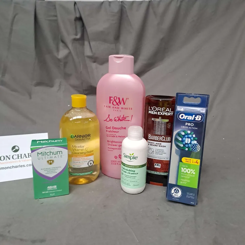 APPROXIMATELY 20 ASSORTED COSMETIC PRODUCTS TO INCLUDE SIMPLE CREAM CLEANSER, MITCHUM ULTIMATE DEODORANT AND GARNIER MICELLAR WATER